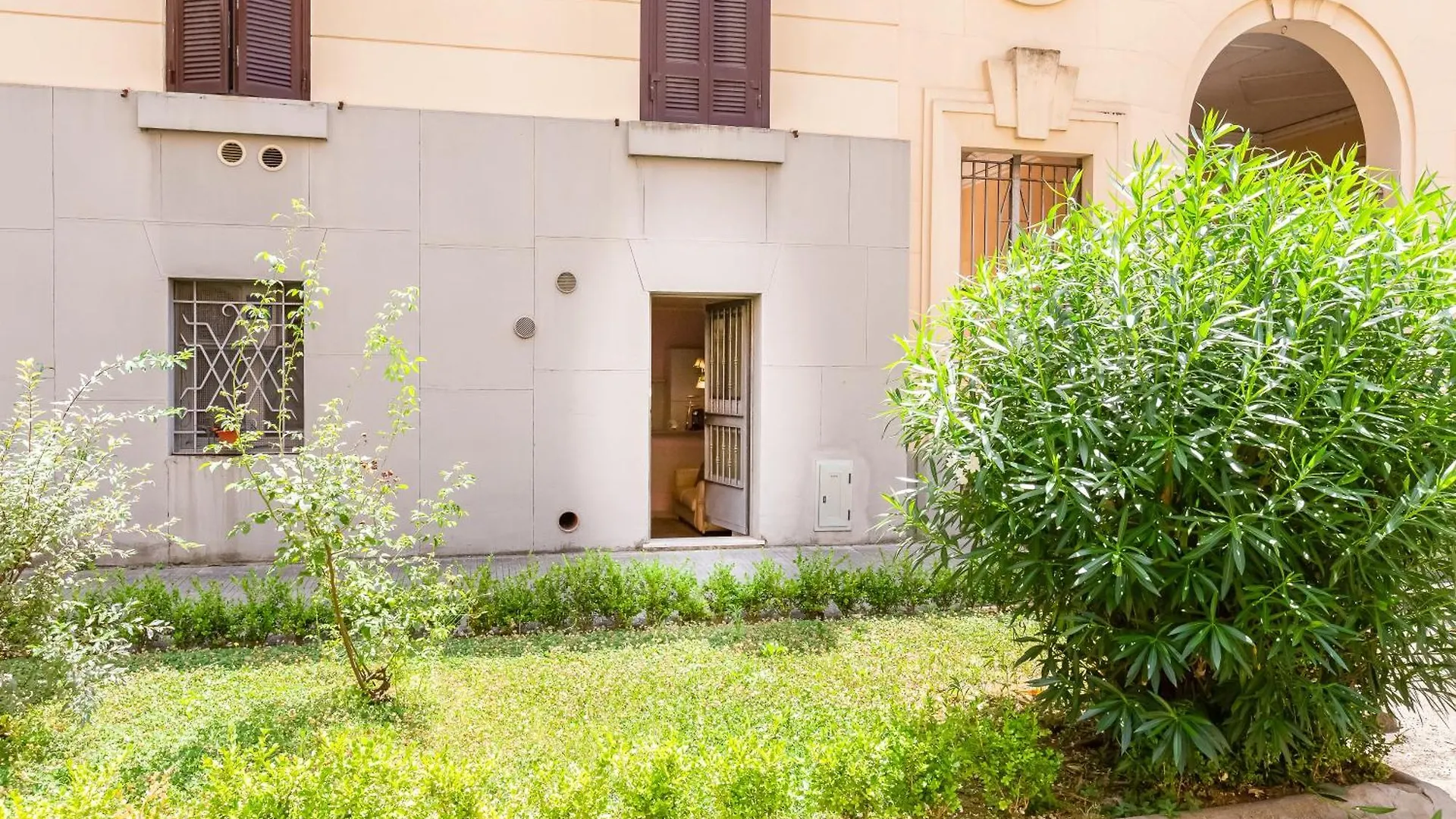 L&L Cozy 2-Bdr Apt In San Giovanni District Rome 0*,  Italy
